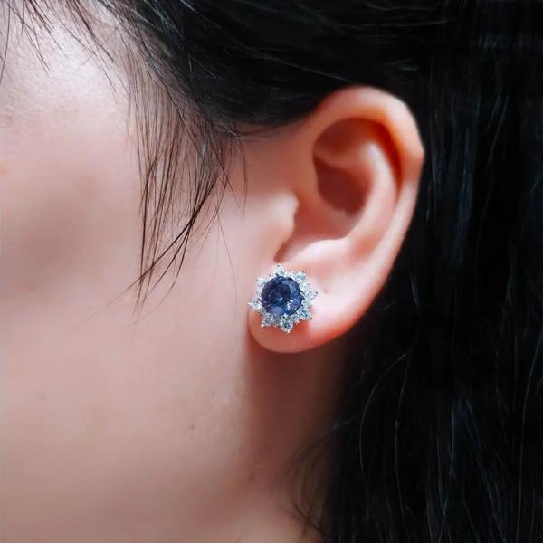 Boucles d'oreille de goujon de bijoux de Noël de Sterling Silver Created Tanzanite CZ du solide 925 pour des femmes
