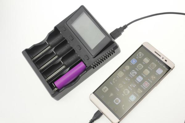 Multifunctional Li-Ion / Ni-Mh 4 Bay Battery Charger Electrical 50Hz-60Hz Frequency