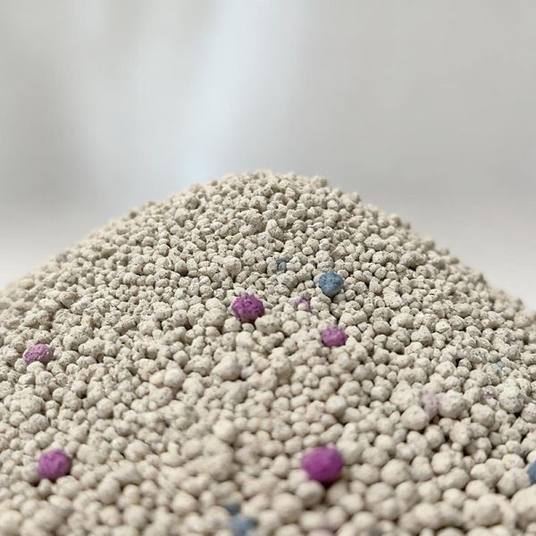 Premium Clumping Cat Litter with Superior Absorbency Dust-Free Natural Sodium-Based Odor Control Bentonite Cat Litter