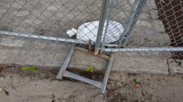 chain link temporary construction fence panels 6FT X 10F Mesh 2 3/8  x 2 3/8 ( 60mm x 60mm ) x 12 gauge wire