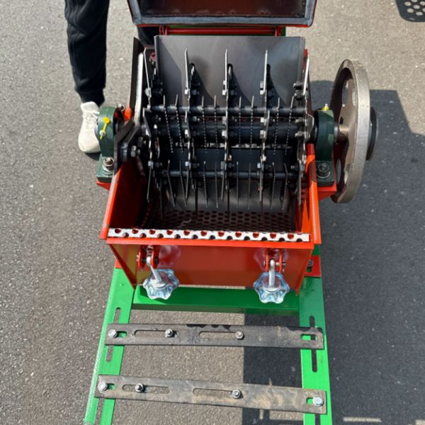 Diesel Straw Kneading Machine Shredder Grass Chopper 800kg/H Capacity Corrosion Resistant