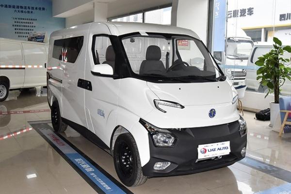 Feidi Q2 Q2V Electric Mini Trucks and Vans with Manual Exterior Rearview Mirror Adjustment