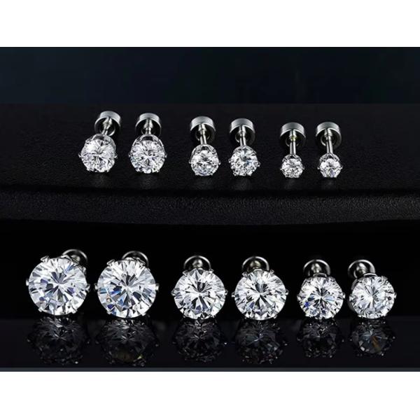 Des boucles d'oreilles en acier titane à aiguille fine en acier inoxydable rond 18k en or plaqué en zircon