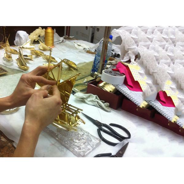Metal Alloy Arab Cultural Souvenirs / Arabian Fishing Boat Model With Crystal Base