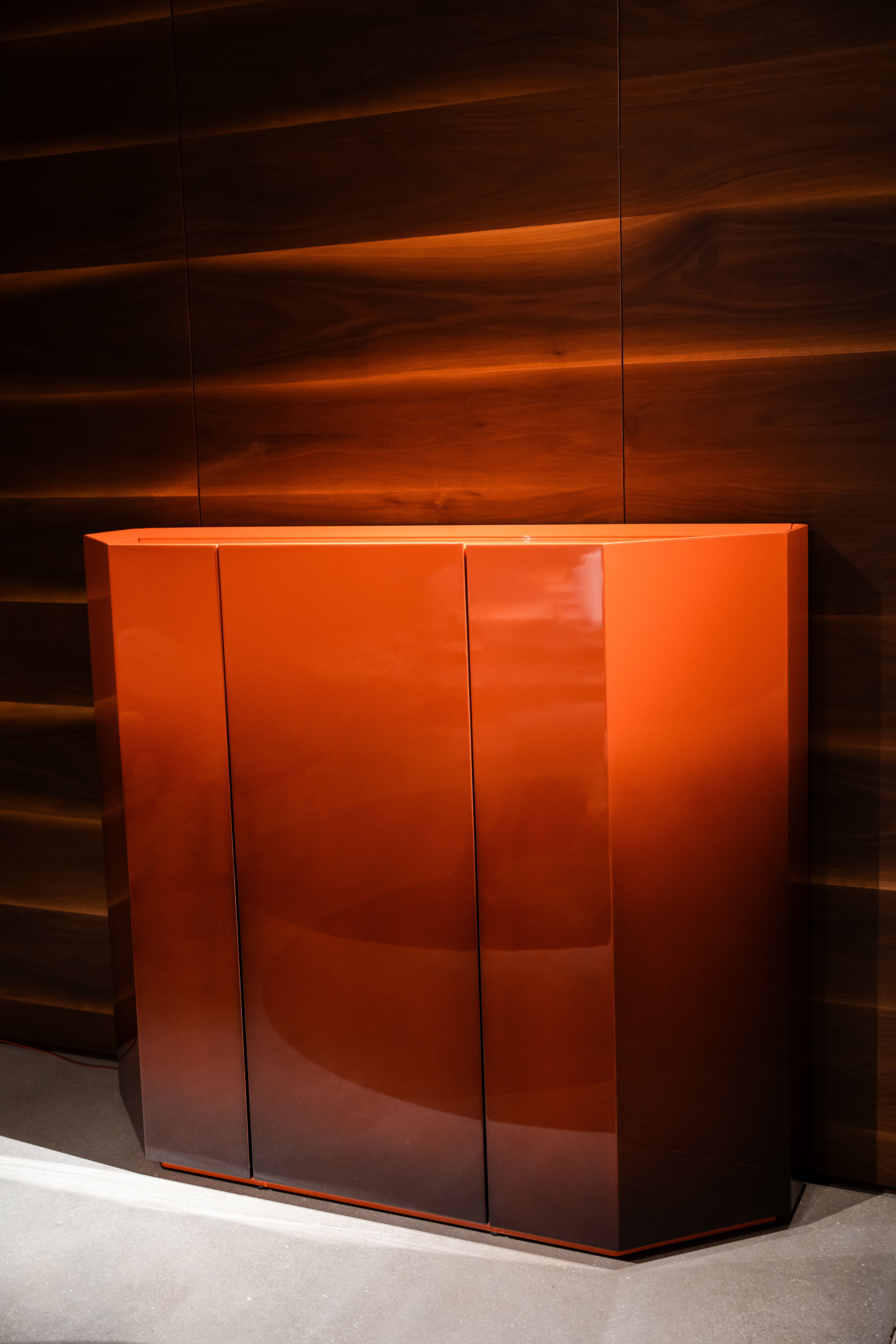 Modern Gradient High‑gloss Sideboard, Geometric Multi‑Door Storage Cabinet for Home Living Room & Entryway