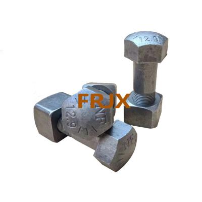 Forjado Excavator Track parafusos e nozes com HRC52-58 dureza da superfície zinco Finish forjar dentes
