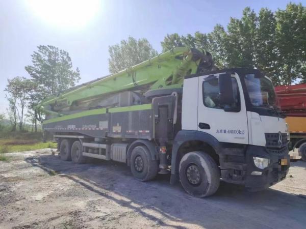 62-Meter Zoomlion Concrete Pump Truck Mercedes-Benz Chassis e Amplitude Vibrante 2.6mm