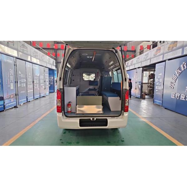 Manual Transmission Emergency Ambulance Car For 5-6 Passengers With Euro 5 Emission Standard