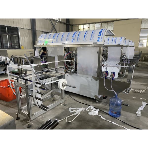 Automatic Single Sheet Wet Tissue Packing Machine 3/4 Side Sealing Sachet Packaging Machine for Hotel