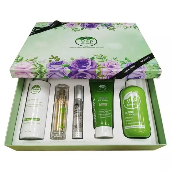 Hard Paperboard Luxury Cosmetic Packaging Boxes Magnetic Closure