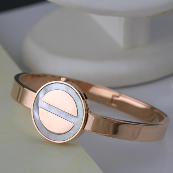 OEM high quality Charm fashion rose gold metal stainless steel bracelet for women Meta and Shell Bracelet
