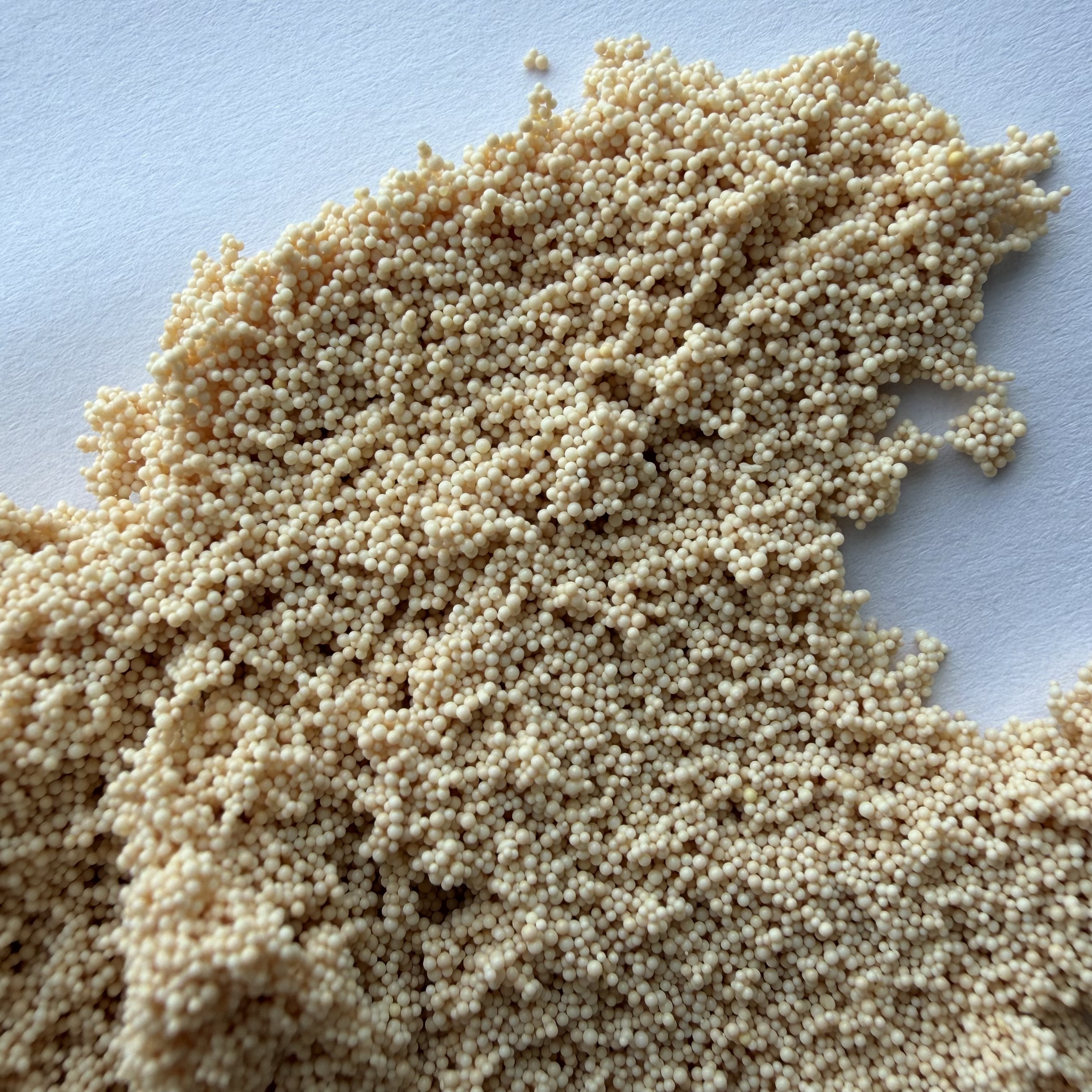 D201 Macroporous Strongly Basic Styrene‑Based Anion Exchange Resin Chlorine Type High Exchange Capacity Anti‑Pollution Ion Resin