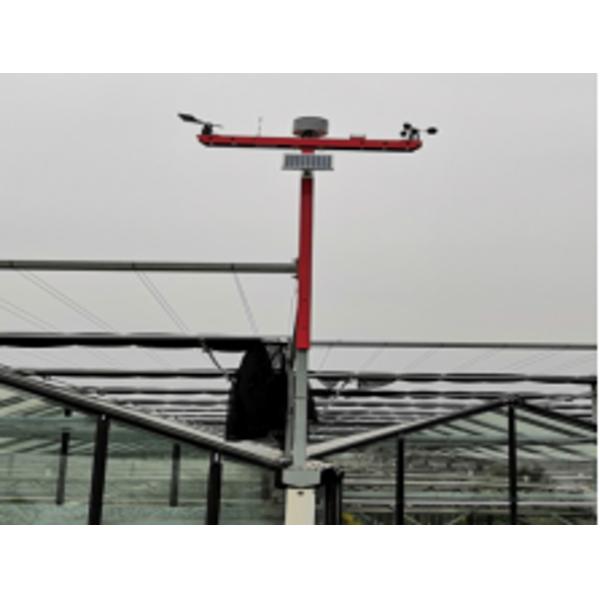 Invernadero de vidrio tipo Venlo con control de temperatura inteligente equipado con sistemas de riego de precisión y monitoreo ambiental