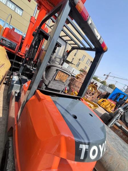 Used TOYOTA 3ton 5ton diesel Engine Forklift good Price in Shanghai 