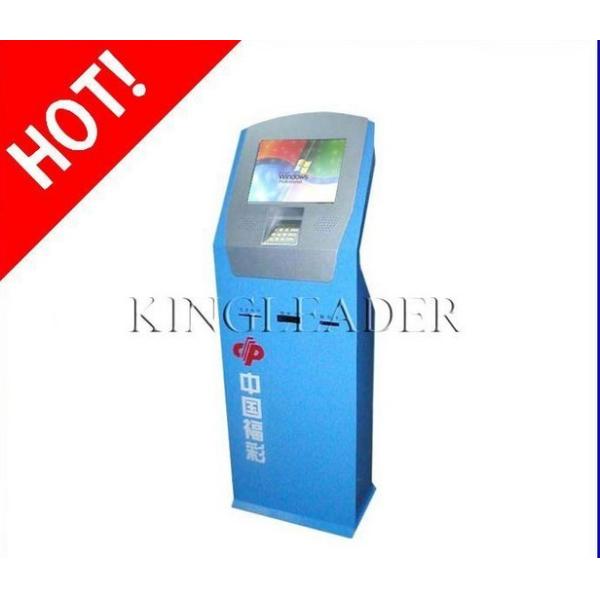 Quiosco delgado adicional de la venta del boleto de lotería con el lector de