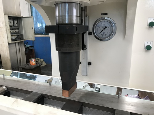 Путь автоматического винта шарика длины машины 3000mm прессы линейный выправляя машину 100T