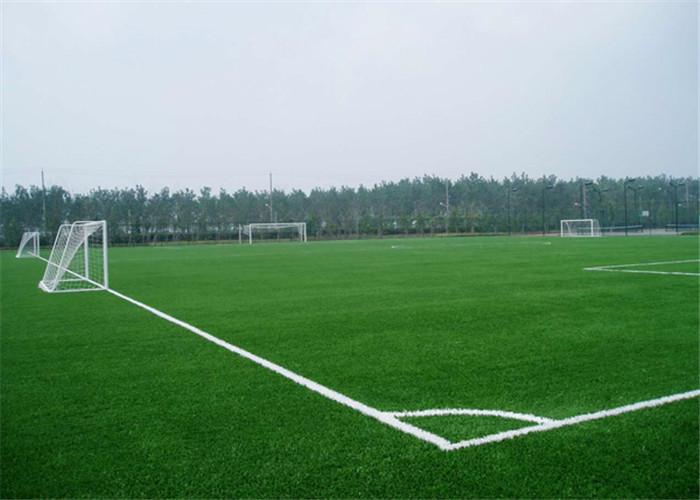 UV Resistant PE Yarn Playground Artificial Grass Synthetic Yawn 32mm