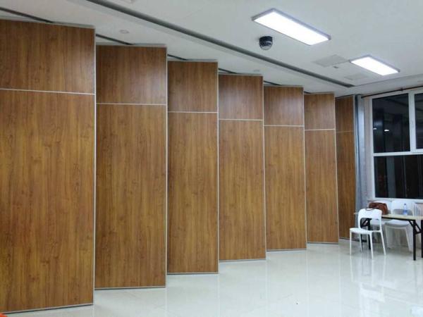 Posição acústica do anúncio publicitário dos divisores de sala do escritório da superfície do couro do espaço da partilha