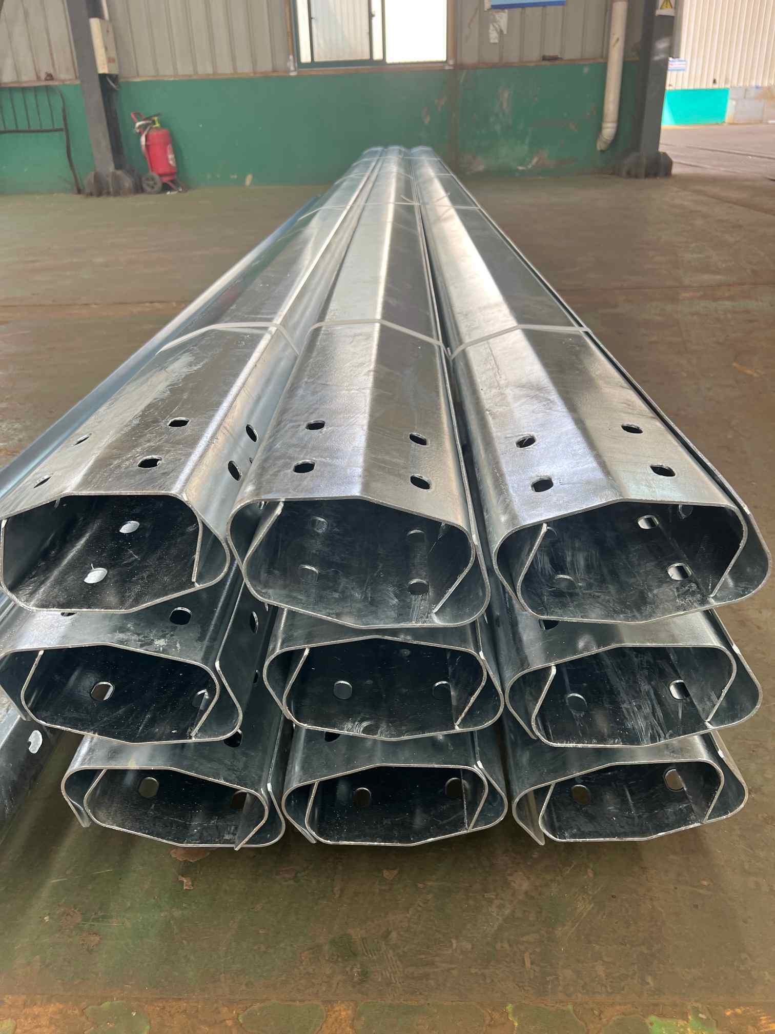 Strong impact resistance U-shaped guardrail for road isolation & outdoor durable use