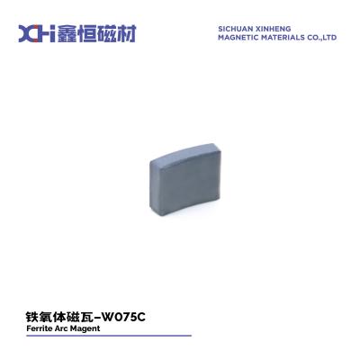 Ferrite de ímã permanente produzido por equipamento especializado para motores de ventilador W075C