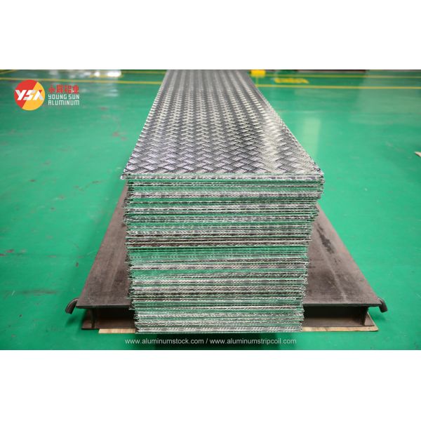 3000/5000 Series Chinese Manufacturer Supply 5 Bar & Diamond Aluminum Checker Plate Aluminum Sheet