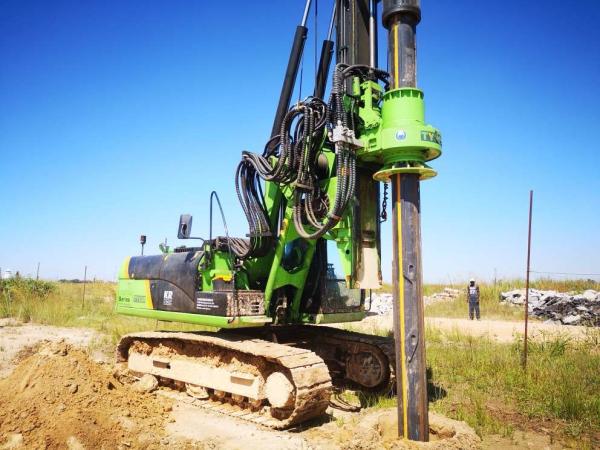 装備の直径1200mmの深さ32mを積むKR90Aの低いあき高