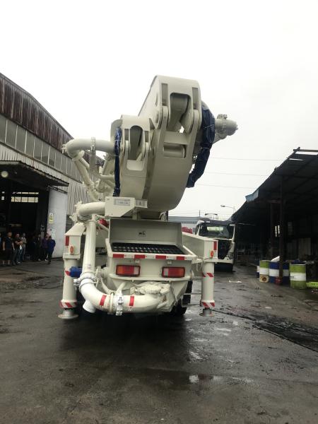 o caminhão do cimento da bomba de 110m3/H 279KW, usou o chassi concreto ISO90001 de Volvo do equipamento