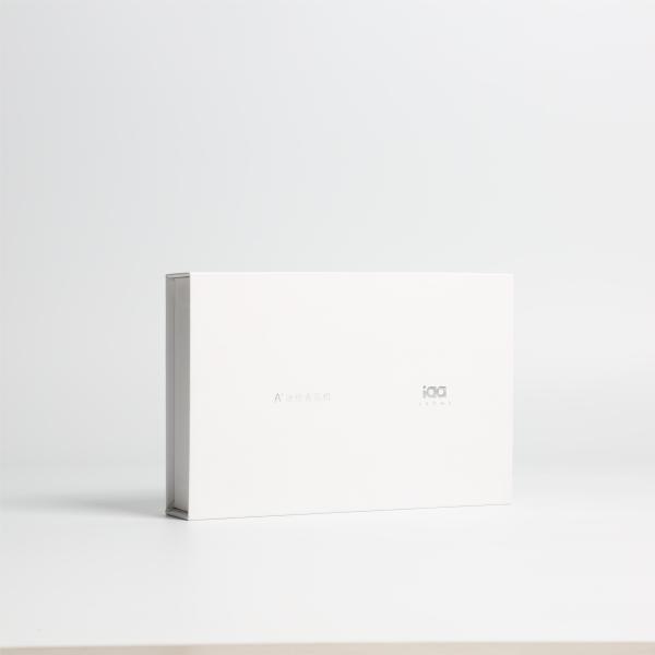 Boîte cadeau électronique magnétique personnalisée avec forme rectangulaire et insertion personnalisable pour une présentation élégante