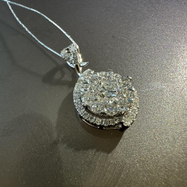 Handmade Luxury 18k Gold Diamond Cluster Pendant Customized Fashion Jewelry Necklace for Women's Anniversary Wedding Banquet