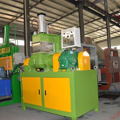 Carregando a máquina de borracha da amassadeira do laboratório de Bush 3L 5L para testes