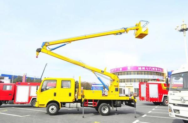 HOWO 16m-18m Aerial Platform Truck Truck Mounted Insulated Aerial Lift Truck For Philippines