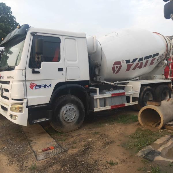 Sinotruck Used Mixer Truck Concrete Mixing Vehicle HOWO 380hp 6x4 8x4