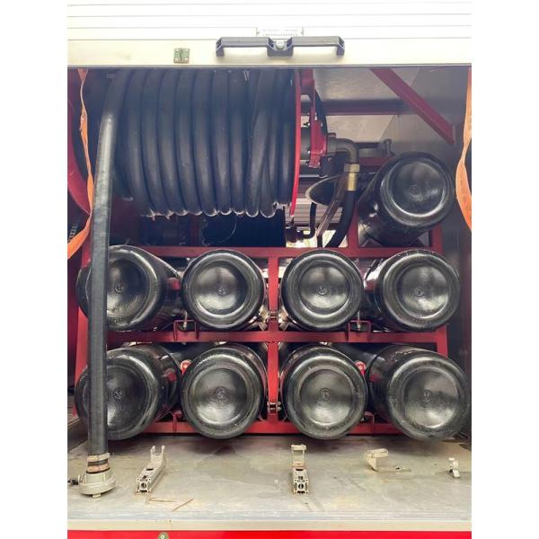 Buen estado de combustible rojo tipo Howo camión de extinción de incendios 16cbm transmisión manual