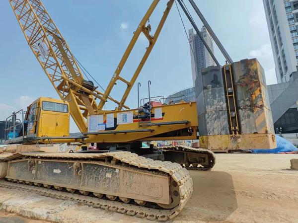 130 t Grue à roues usées Grue à rampe Xgc130-I Équipement de construction 14,99*3*3,95m