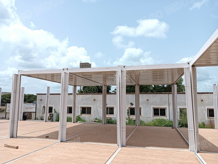 Fireproof Mineral Rockwool Sandwich Panel Prefabricated Container Building with Hot-Dip Galvanized Steel Frame and Double-Glazed PVC Windows for Oil and Gas Camps
