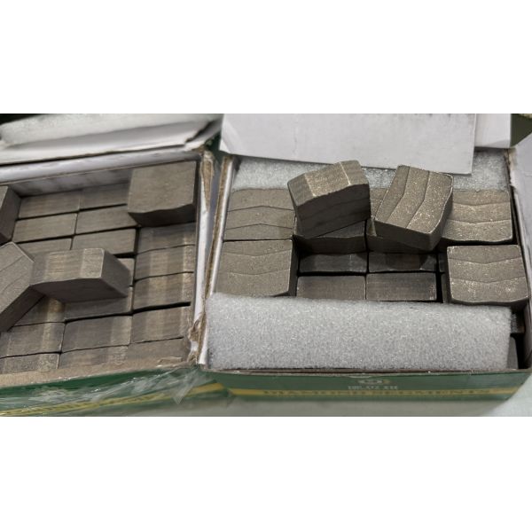 Segmentos de diamante de corte de granito personalizados para cuchilla de sierra de 2000 mm