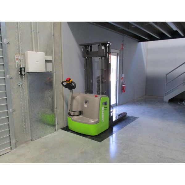 230 кг. Самоходный артикулярный подъемник 14 м 16 м 18 м 20 м.