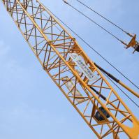 Grúa de torre de 150T para uso en espacios estrechos