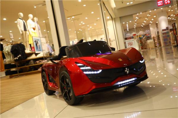 2023 Made In Newest 12 Volt Kids Electric Ride On Car com Duas Portas Abertas Marrom