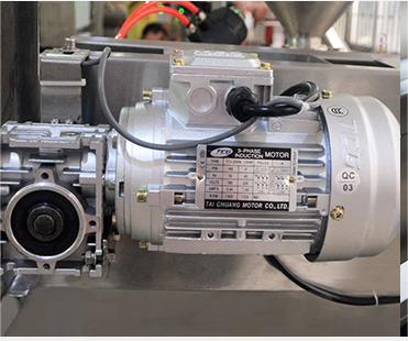 500-1000g Dog Foods VFFS Packaging Machine 1kg Pet Foods Vertical Filling Machine