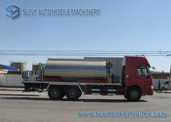 Sinotruck Howo series 6X4 Asphalt Tanker Trailer 10000 L -11000 L 3 Axles 300Hp