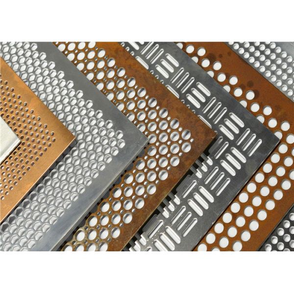 Подгонянный размер пефорировал металл панелей плакирования металла гальванизированный и лист СС