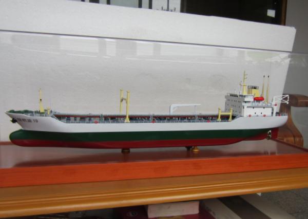 High Precision Toy Cruise Ship Model Oil Tanker Cruise Ship Shaped , Composite PU Material