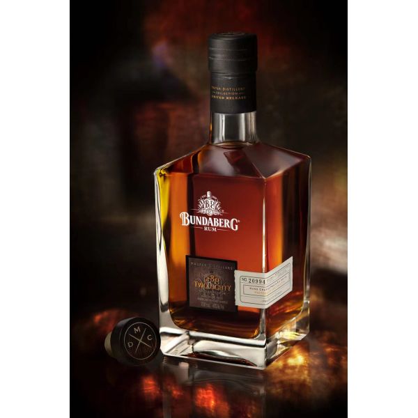 картина этикеты стеклянной бутылки Шампань стеклянной ВОДКИ бутылки духа 0.7L кубическая ясная