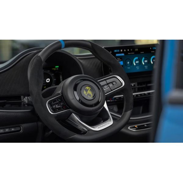 Красивый и спортивный на Abarth 500e горячий хэтчбек Электромобиль, как весело, как бензин 152P.S Моторная мощность