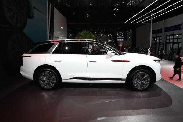 Motor duplo 4WD dos carros elétricos de SUV Hongqi E HS9 da longa distância do controle da tração auto