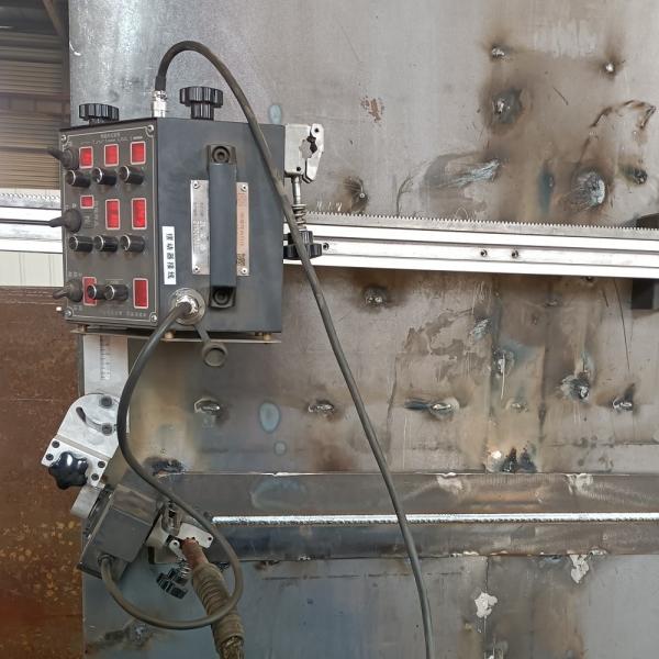 半自動制御タンクシーム溶接機と手頃なタンク建設