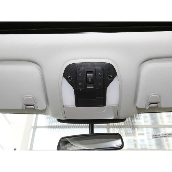 215 Km/H Top Speed Sedan Qx50 2.0t 2WD Fashion Gasoline Car with Advanced Technology