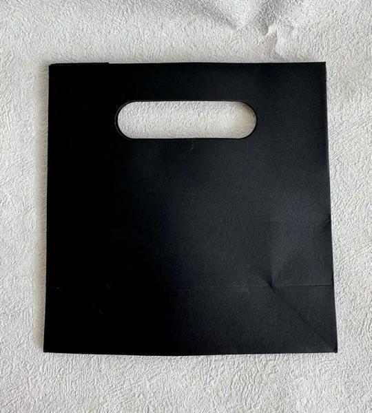 Sac en papier kraft de haute qualité trou épaissi sac cadeau spécial sac à main sac cadeau carré emballage sac cadeau stockage logo personnalisé