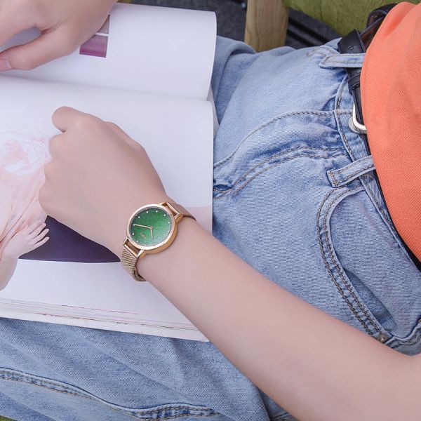 Кварц верхнего сегмента стальной полосы наблюдает дам с звездной шкалой неба и ремнем сетки